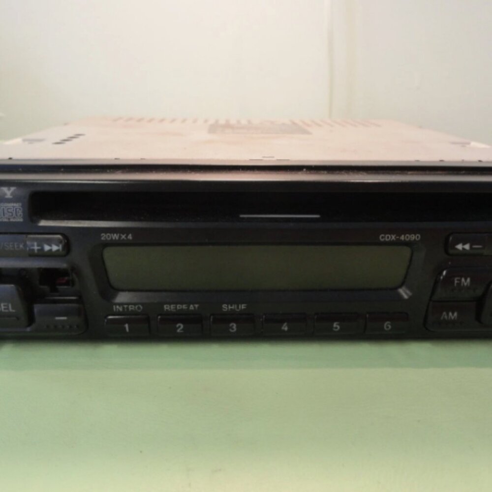 SONY FM/AM CD PLAYER CDX -4090 CAR STEREO TESTED & WORKS LD 6649